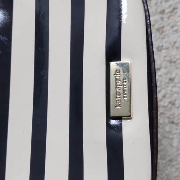 Kate Spade Chelsea Park Jade crossbody bag, black and white stripes - Picture 3 of 7